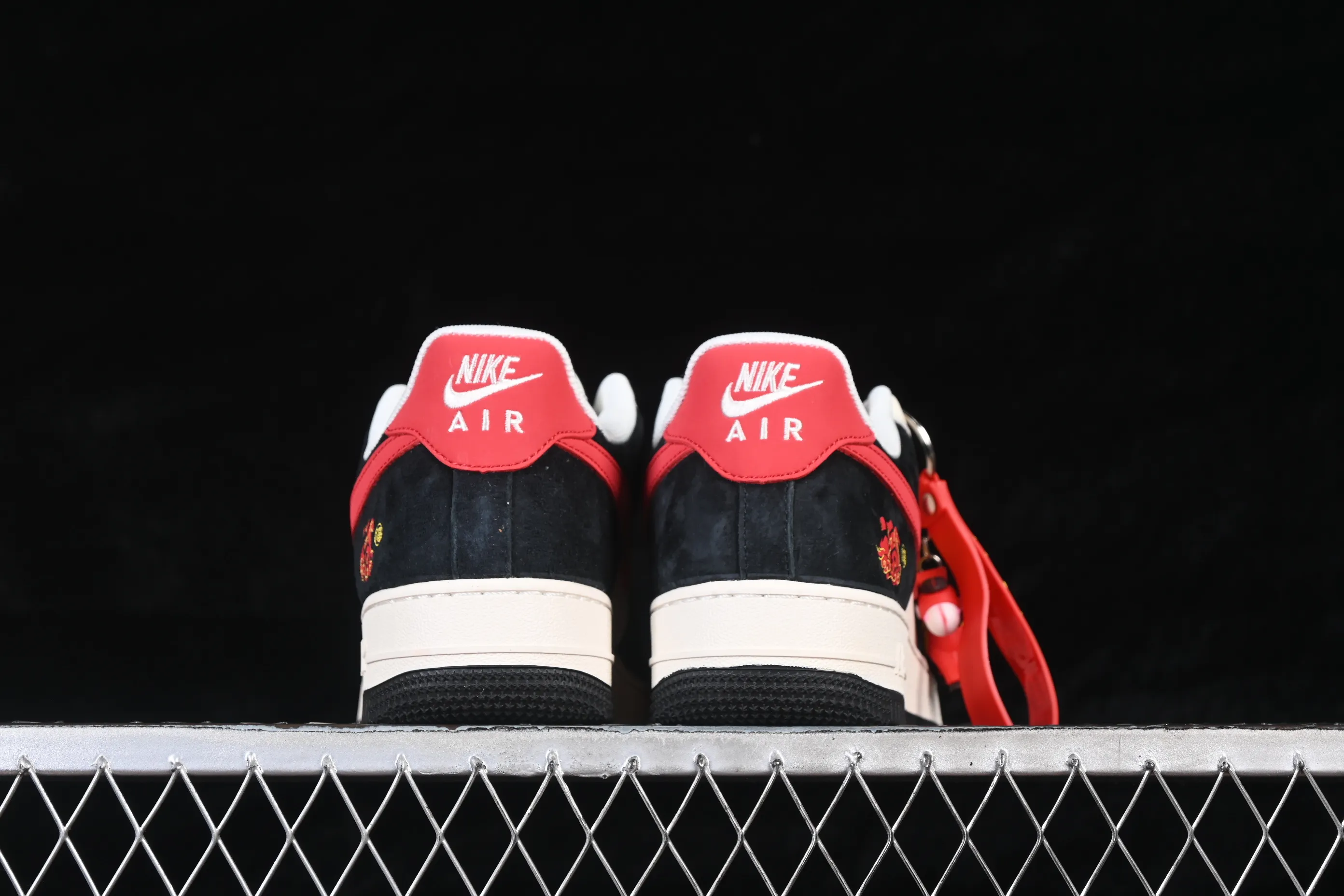 All Categories Nk Air Force 1 Air Force Series Nk Air Force 1 Low Air Force Low Nike Air Force 1'07 Low Year of the Horse Limited Edition Red and Black Contrast Air Force One Low-top Casual Shoes MZ9588-835
